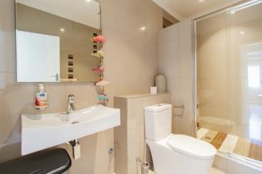 5 Bedroom Property for Sale in Van Riebeeckstrand Western Cape